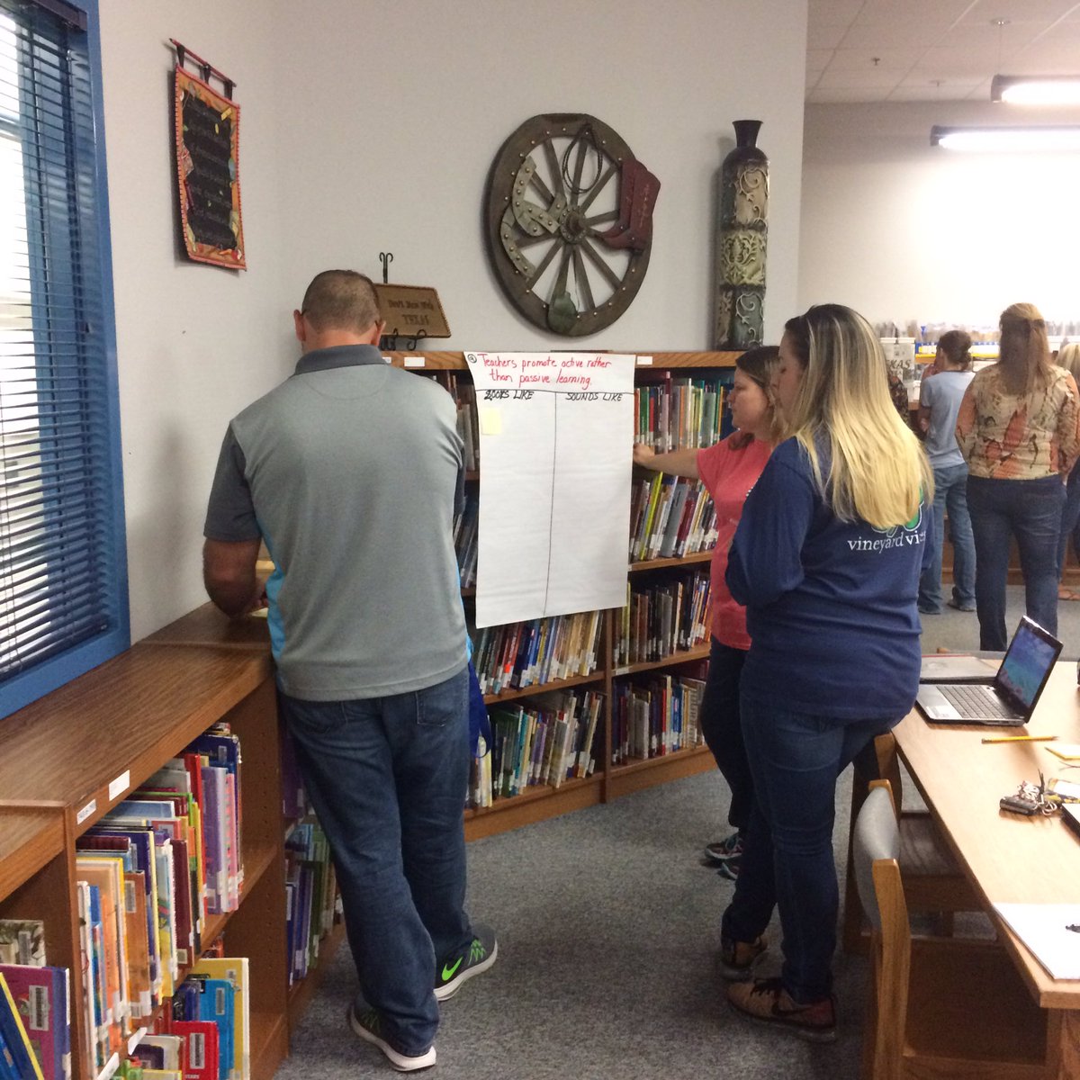 kcrab73's tweet photo. Claybon is getting their brain based on!! #peaceloveclaybon #forneyconnects https://t.co/6NZrfHKKqd