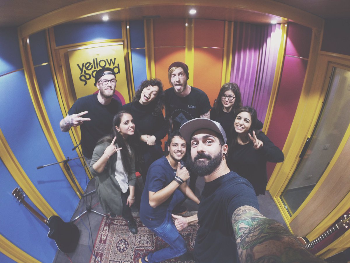 NEVERALONEband's tweet photo. Vox Radio università Cattolica di Milano!
#NEVERALONEband #outsider #IRMArecords #Red&Blue #SorryMom #DCshoes #GoPro #uniweb #uniwebtour https://t.co/1oBY8DypkN