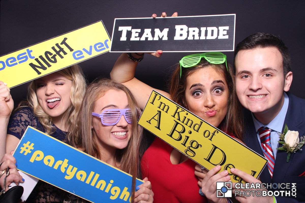 clearchoicepb's tweet photo. It's Monday!  Here's a fun photo from this weekend to get you through the week! #photobooth #photooftheday #potd https://t.co/FSQu64jvIm