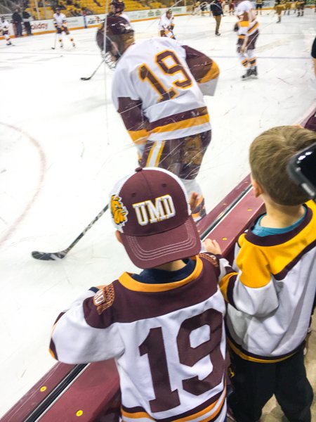Last chance to enter #GuardianGiveaway: 2 Suite Tickets to #UMD vs #UND men's hockey Oct 29 in #Duluth, #Minnesota bit.ly/UMDvsUNDhockey