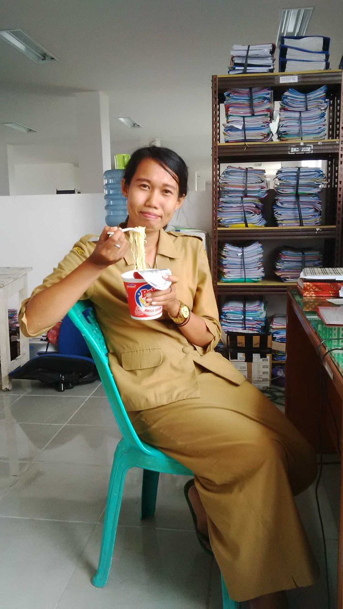HasmunaOde's tweet photo. Yang asik itu dikantor hujan deras kita @NgePopmie https://t.co/QT6GqbZ3KY
