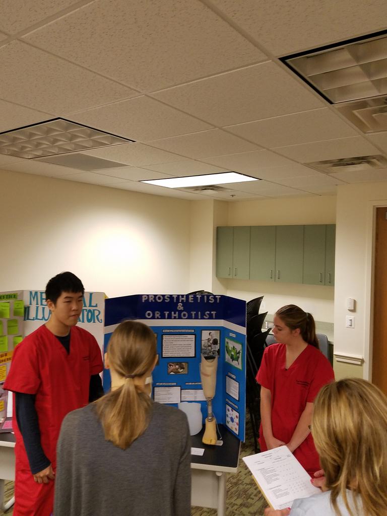 MTC_VetScience's tweet photo. Vet Sci students are participating in Judging Health and Medical HOSA Projects. https://t.co/ItURMfU4Ur