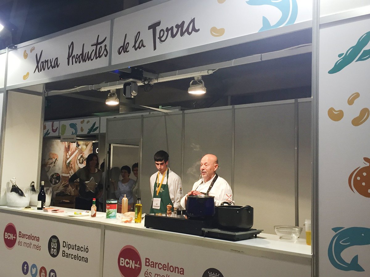 OsonaCuina's tweet photo. 2 receptes de @tonicruells del #DOVic i en Manel del @TorresPetit que van triomfar entre el públic assistent del @FGastronomic! Demà més! 👏👏 https://t.co/794aZRP751