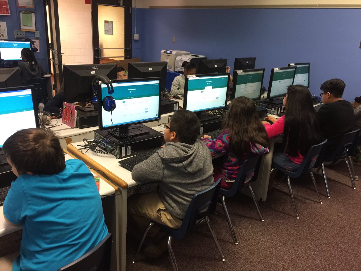 SGEPANDAS's tweet photo. 5th graders blogging!!! https://t.co/6UlngIcm2Y