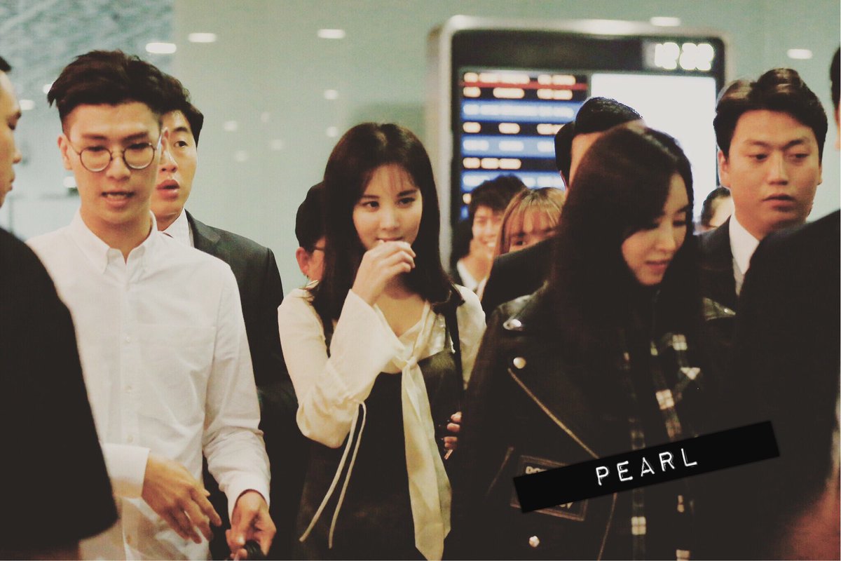Alice930605's tweet photo. #서현 #Seohyun 161024 Shenzhen airport preview https://t.co/qiCyIfdK3T