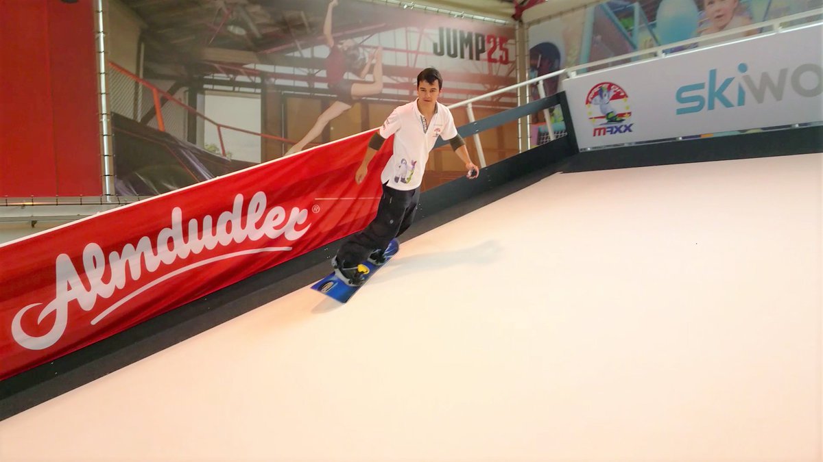 SkiworldproCom's tweet photo. Another perfect training day on #MAXX
indoor-snowboarding #raceonmaxx #skiworldpro https://t.co/Tammjk39OM