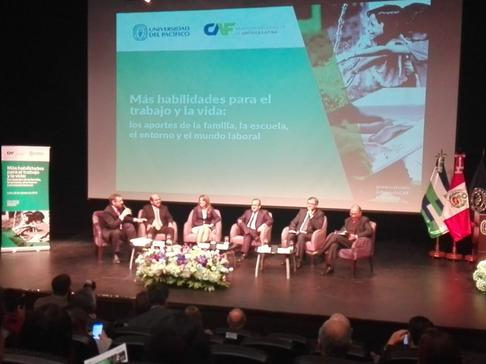 myaragonez's tweet photo. @MidisPeru @MineduPeru @MTPE_Peru @GRADEPeru y @UdelPacifico comentan #InformeRed @AgendaCAF https://t.co/Pcxal2BWBn