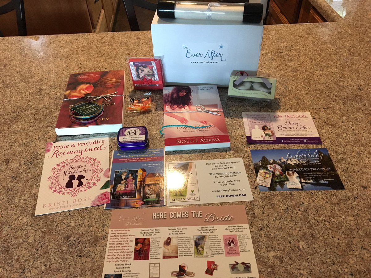 asfenichel's tweet photo. Look at all the loot in the #everafterbox. Five books! Fun swag! #awesome https://t.co/CbgkUZAFUj