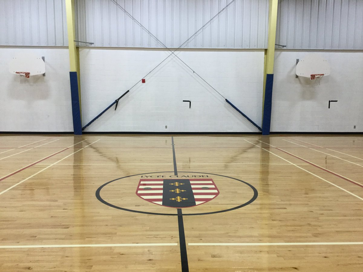 Cm2bClaudel's tweet photo. Dans #notreécole il y a un gymnase. Dans cette salle, il y a des
paniers de basket et des buts de foot. @lyceeclaudel #omamuk #philun https://t.co/zmGO9tjxDz