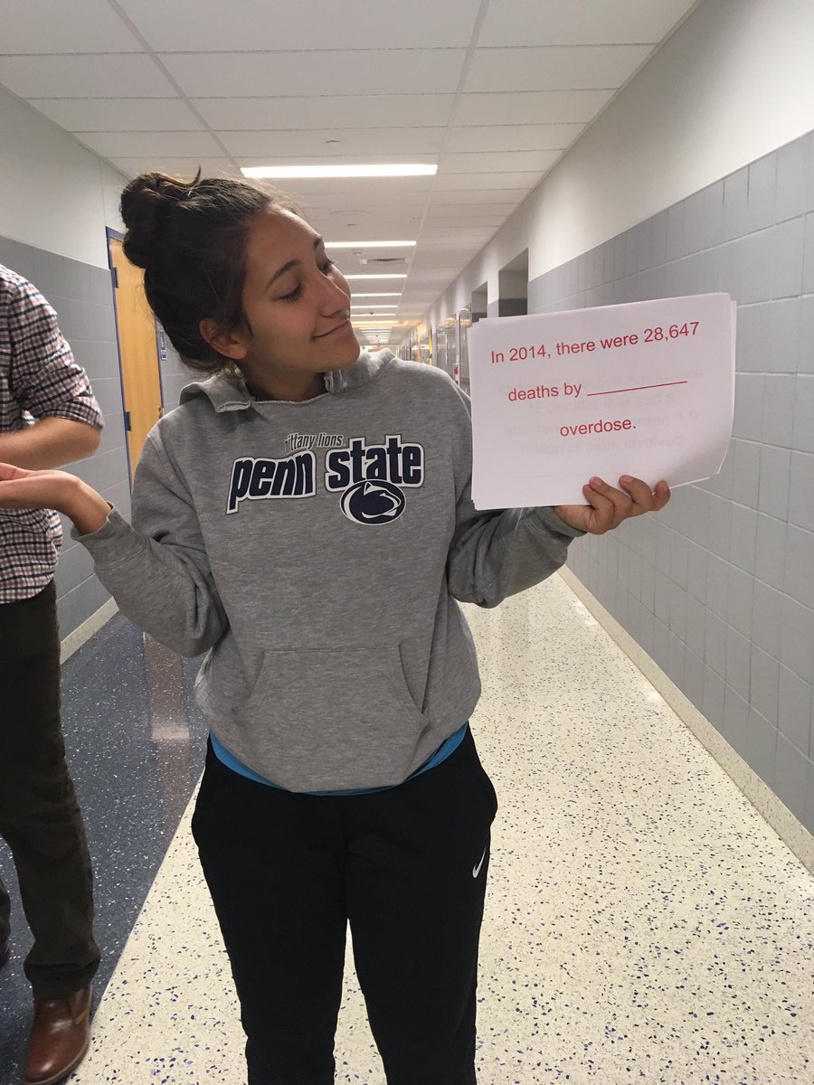 SHS_SADD1's tweet photo. SHS SADD students decorating for red ribbon week #RRW ❗️❗️ https://t.co/FyrAzSIb5D