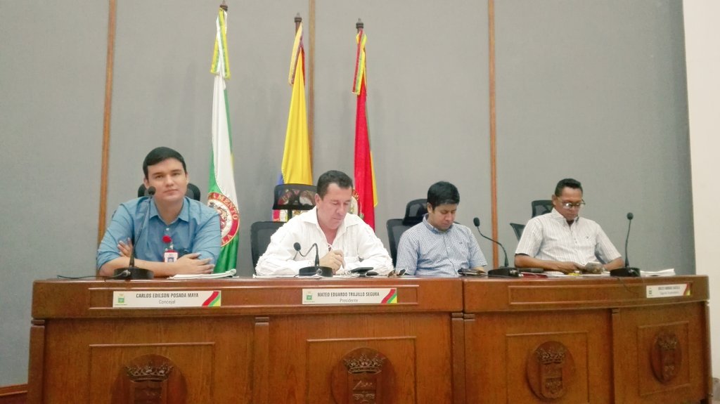 Concejodeneiva's tweet photo. El Concejo de Neiva recibe al Personero (E) de Neiva Jesús Andrés Vargas, para rendir informe de gestión del año 2016 de la #Personería. https://t.co/SxqlV7ogI8