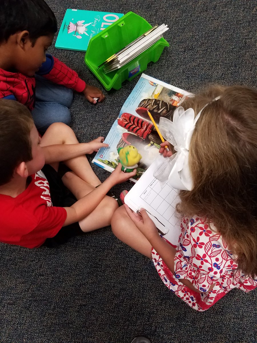 Petesdragons2's tweet photo. Can they find craft moves from our favorite authors? YES they can! #kdepride #Petesdragons2 https://t.co/5hbgBVFWI5