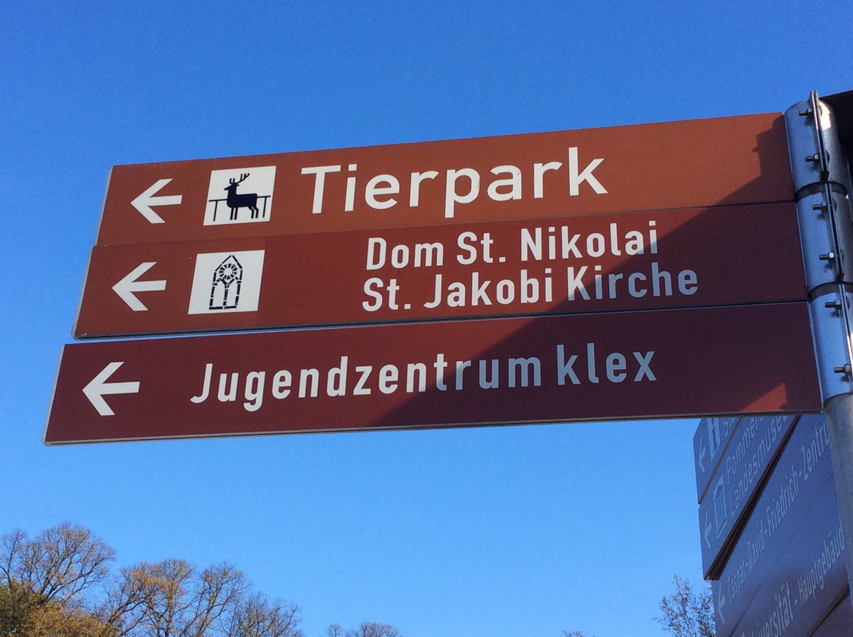 sjrgreifswald's tweet photo. Zum Jugendzentrum klex? Einfach den neuen Wegweisern folgen! #yeah #greifswald https://t.co/TiOjiSG5SJ