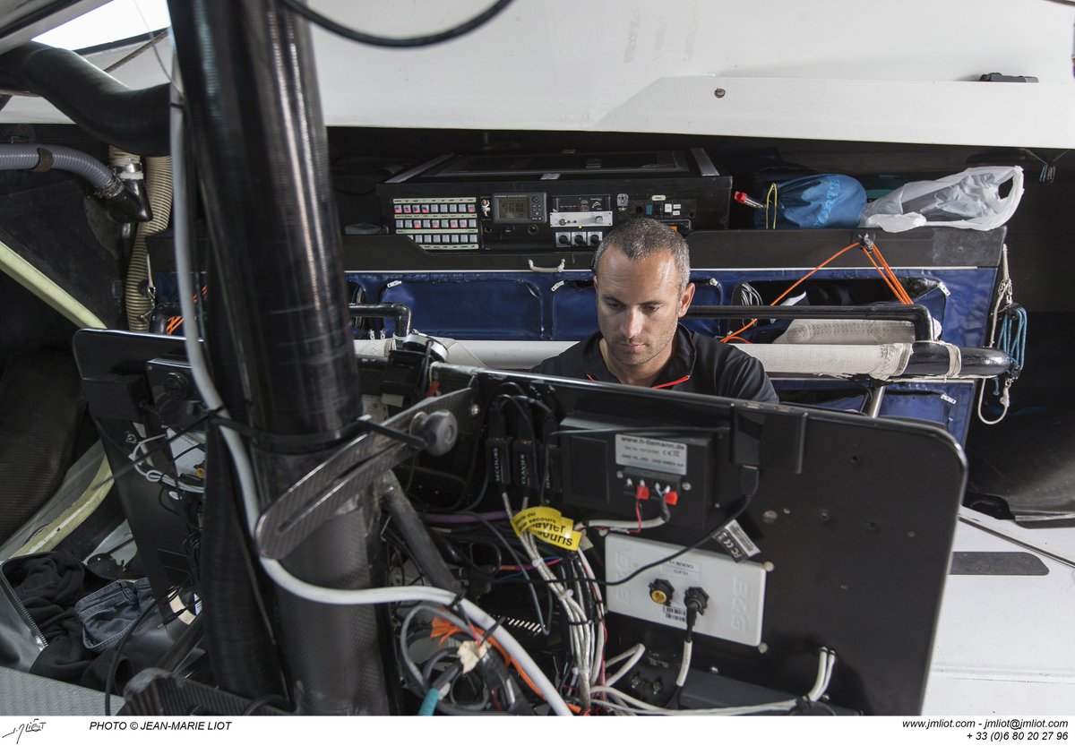 ScanVoile's tweet photo. "Capturer le large”, @FabriceAmedeo sort un ouvrage avant le départ de son premier #VendeeGlobe #JournalDuVG https://t.co/d3GPiyMdJO https://t.co/cxS4Un5NnT