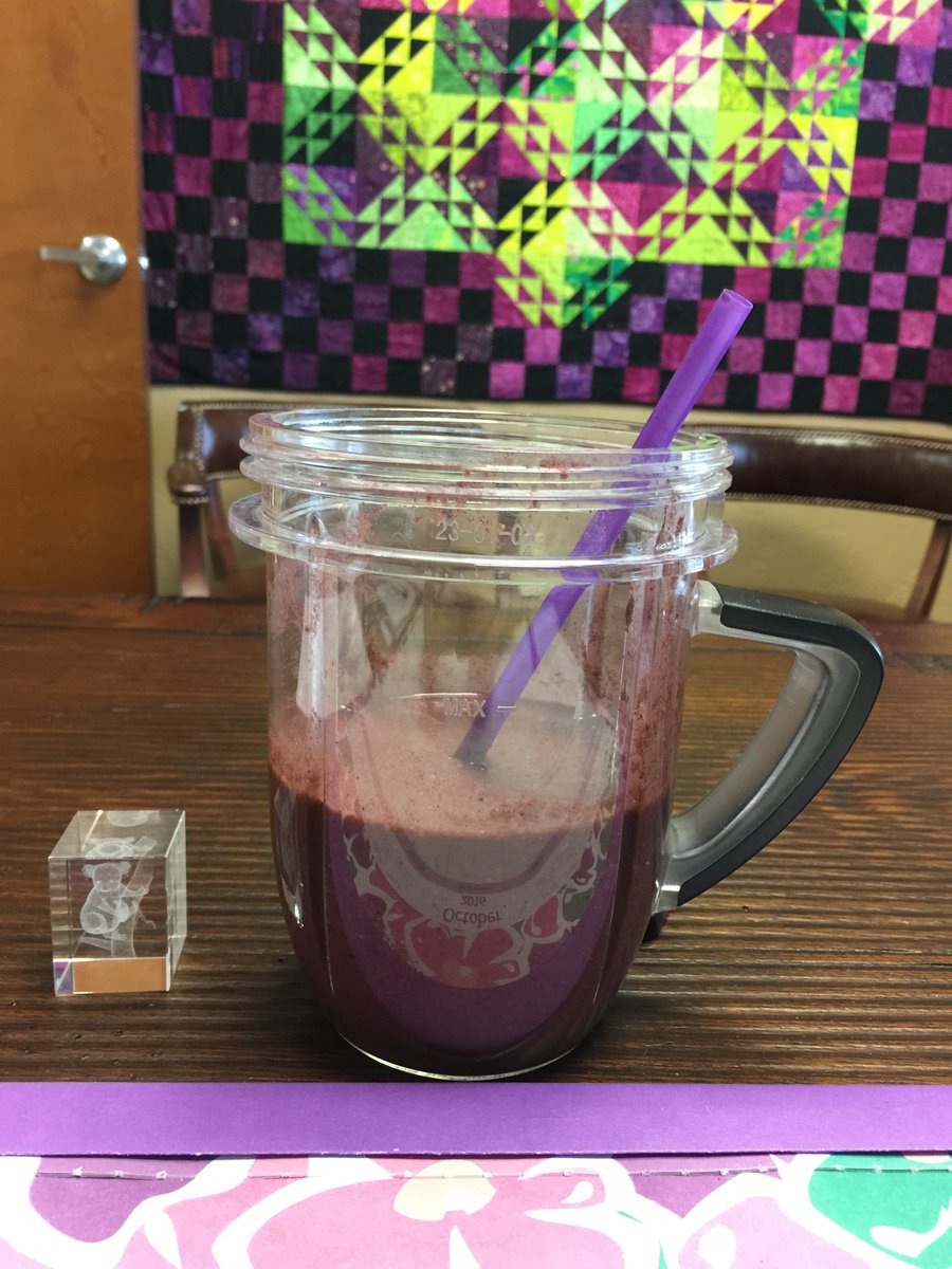 betitagtz's tweet photo. Good Monday morning! #greensmoothie with raspberries, blueberries, blackberries, banana & #organichemppowder #whole30 #diabetestype2 https://t.co/5dYUFEO4uj