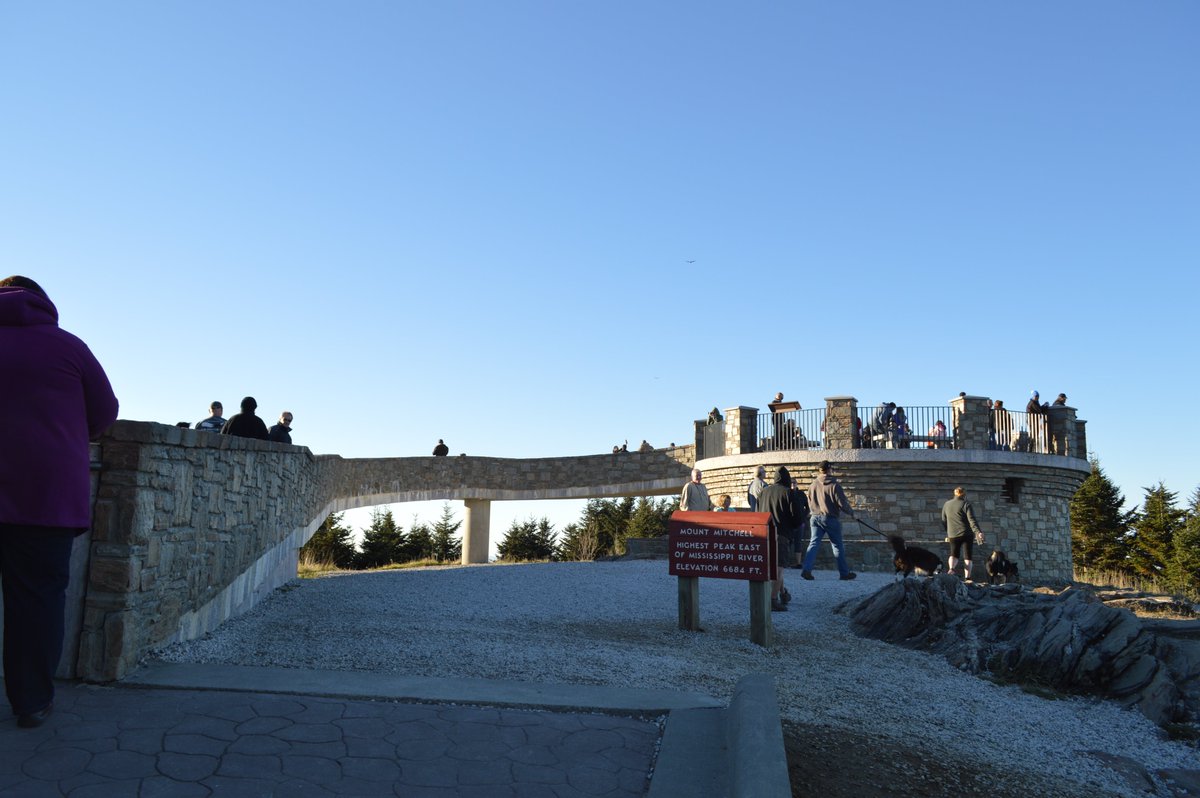 MtMitchellStPk's tweet photo. Over 13,000 people visited #MountMitchell this weekend! https://t.co/1kWr6fFTy3