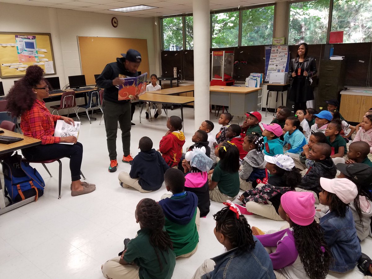 westmanormedia's tweet photo. Thx @V103Atlanta &amp; Ferrari 4 reading with @Westmanorschool @DrLWestManor1 @AssocSupBattle @wgoetzel @DonyallD https://t.co/FBOiJU6Lbb