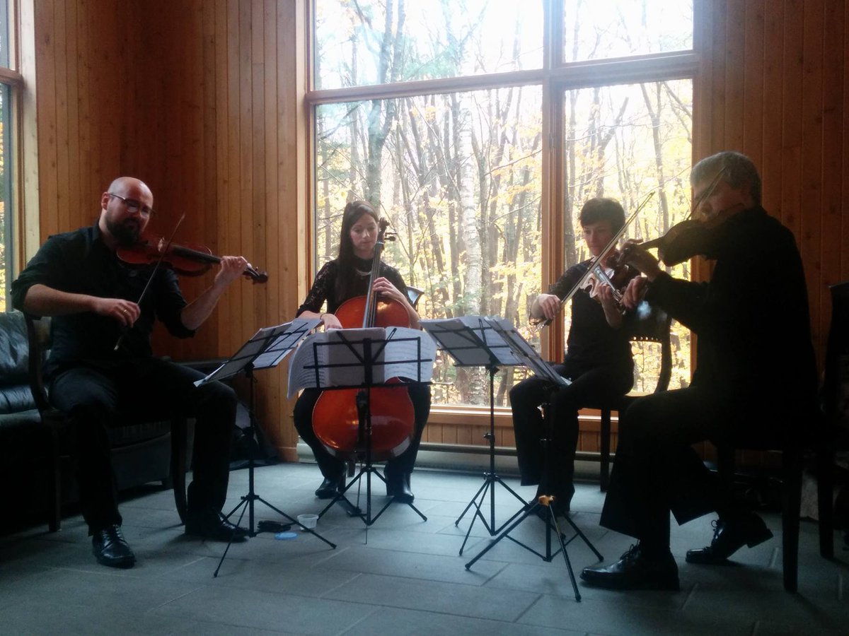 Moments magiques avec @quatuorcrema et <a href="/benoitcormier/">benoit cormier</a> violoniste @orchestresymphoniquedequebec 3500$ remis <a href="/csiquebec/">CSI</a> #Merci
