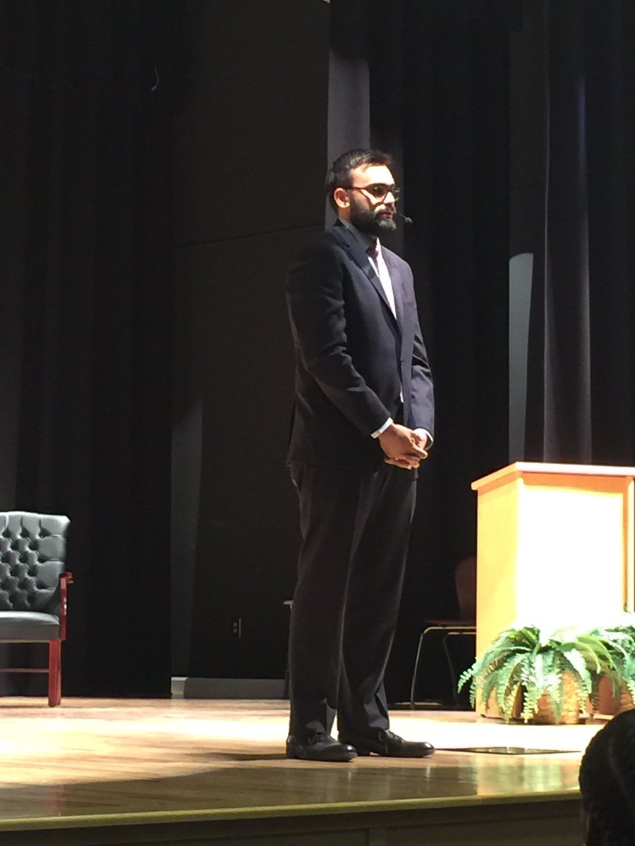 DrEmilyAMassey's tweet photo. @andrewaydin author of graphic novel March. Thank You for sharing your GIFTs w/our students! #APSstudent to Advisor to John Lewis @ATLsuper https://t.co/uz4lDFJYCB