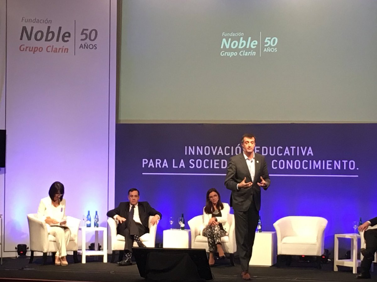 <a href="/estebanbullrich/">Esteban Bullrich</a> "los maestros son irremplazables, pero tenemos que trabajar para darles herramientas del siglo XXI" #DebateEducativo