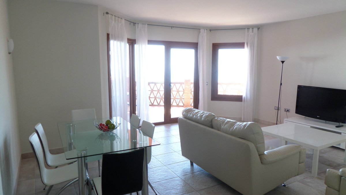 laura_perth's tweet photo. Long term rental stunning 3 bed duplex penthouse with hot tub, access to spa and numerous local amenities, 1 km to beach. Only 1800€ / month https://t.co/SjCbKbfBJX