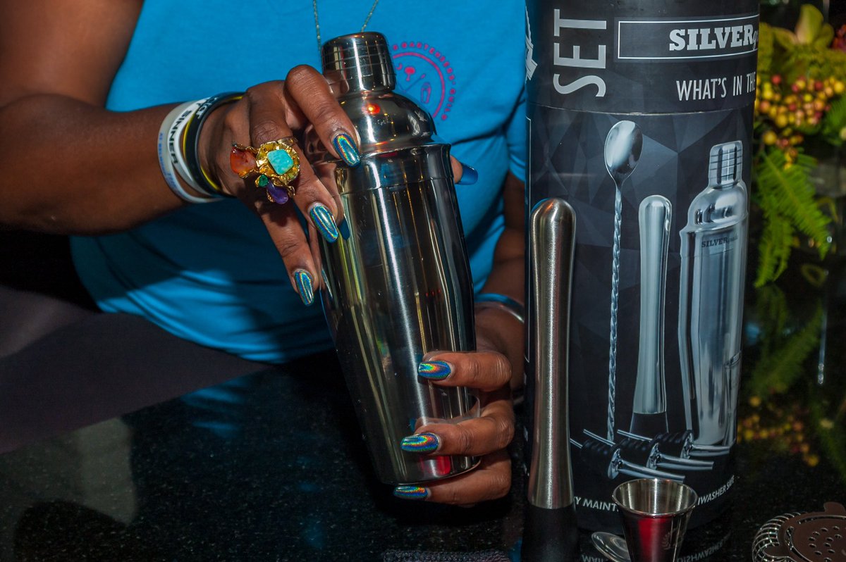 cocktailbandits's tweet photo. Remember to shake passionately and use a @TastyCocktilss #SILVERgrade mixing tin! https://t.co/STL9YiTZZC
