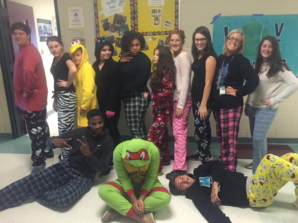 afayefisher's tweet photo. Pajama day fun! #3rdblk https://t.co/TdcOXe0Awh