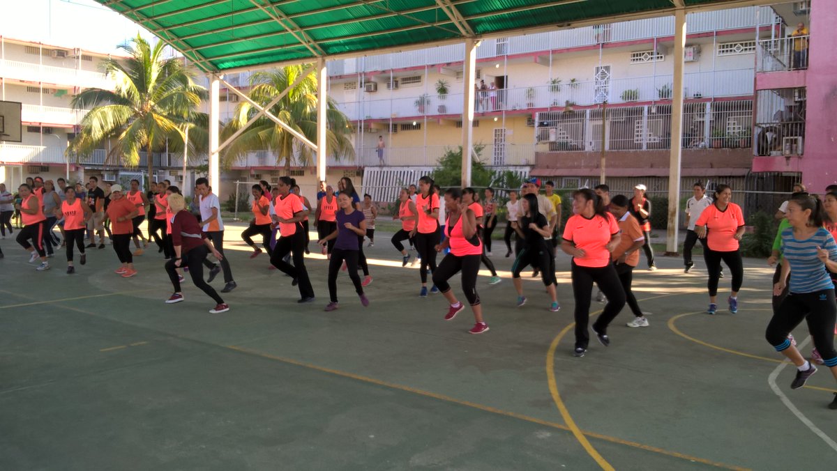 marijo2901's tweet photo. Activos con nuestra comunidad. #ServicioComunitarioUGMA #CuerpoSano #Bailoterapia15deOctubre @UgmistasPZO https://t.co/DUBO5mJJIF