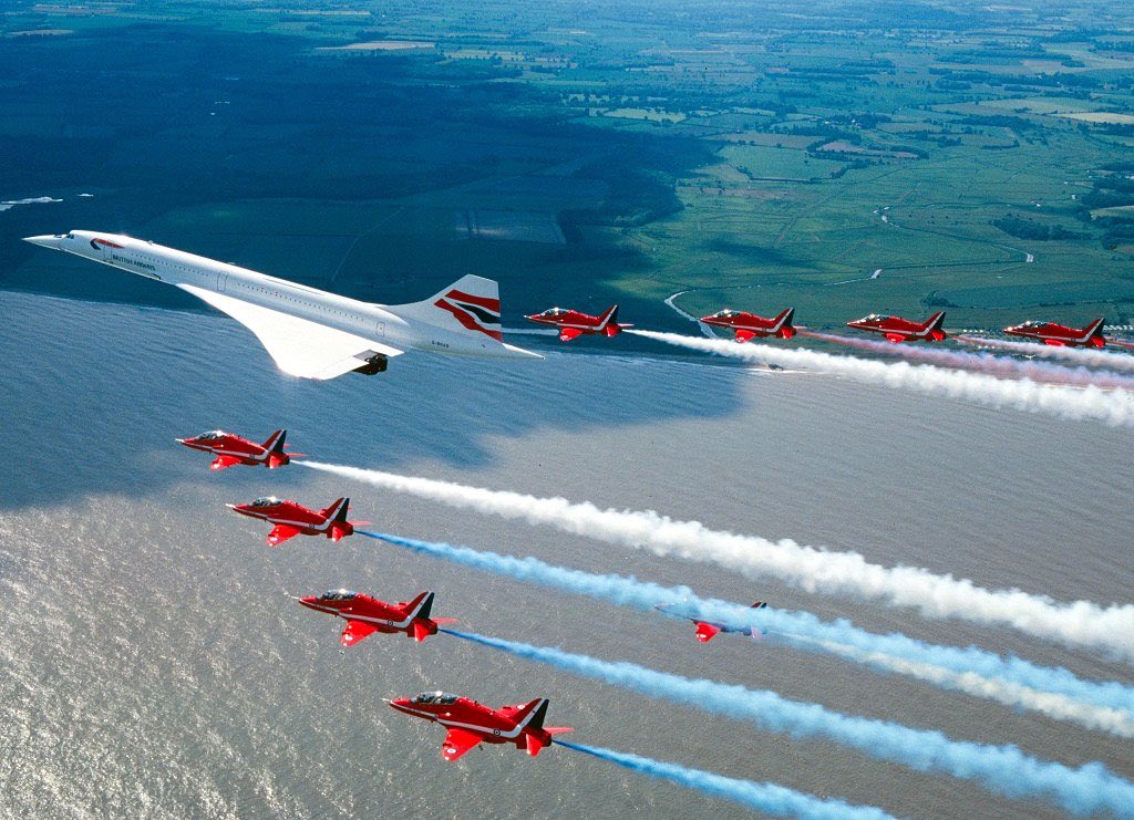 SwearyHistories's tweet photo. #OnThisDay 2003 - Concorde makes its last flight. Whilst in service the #RAF didn't have a jet that could fly faster than it. #slowcunts https://t.co/rXDMJJfv9D