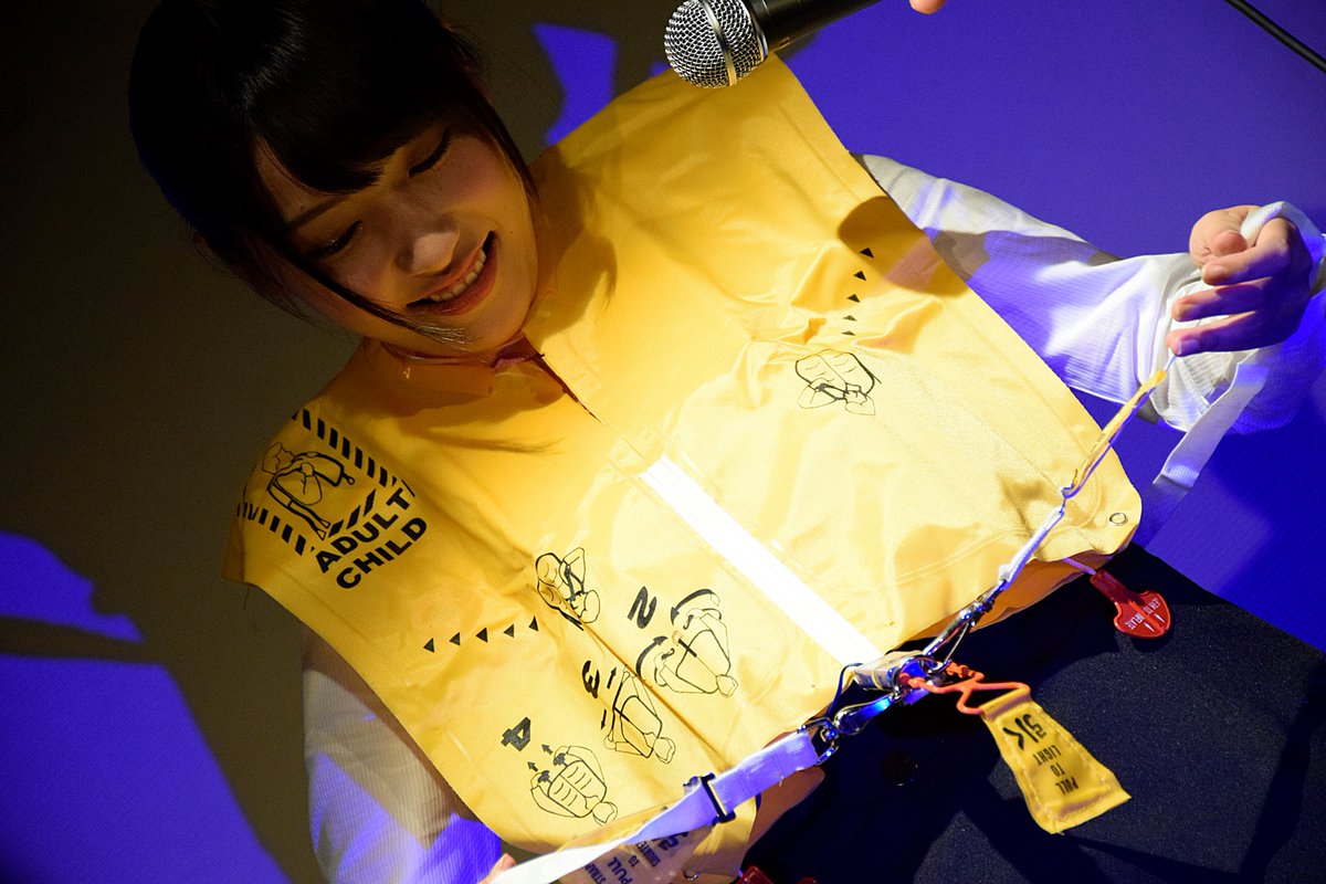 torikawaouji_4's tweet photo. 2016/10/23
よしもとクリエイティブ・エージェンシープレゼンツAAA
(AIRLINE AIRPORT AIRTALK) by チャーリィ古庄,パラダイス山元 東名阪ツアー
救命胴着を着られた児島真理奈さん(まりちゃん)
#ミライスカート #ミラスカ #AAACP https://t.co/BOEUwCoTNi