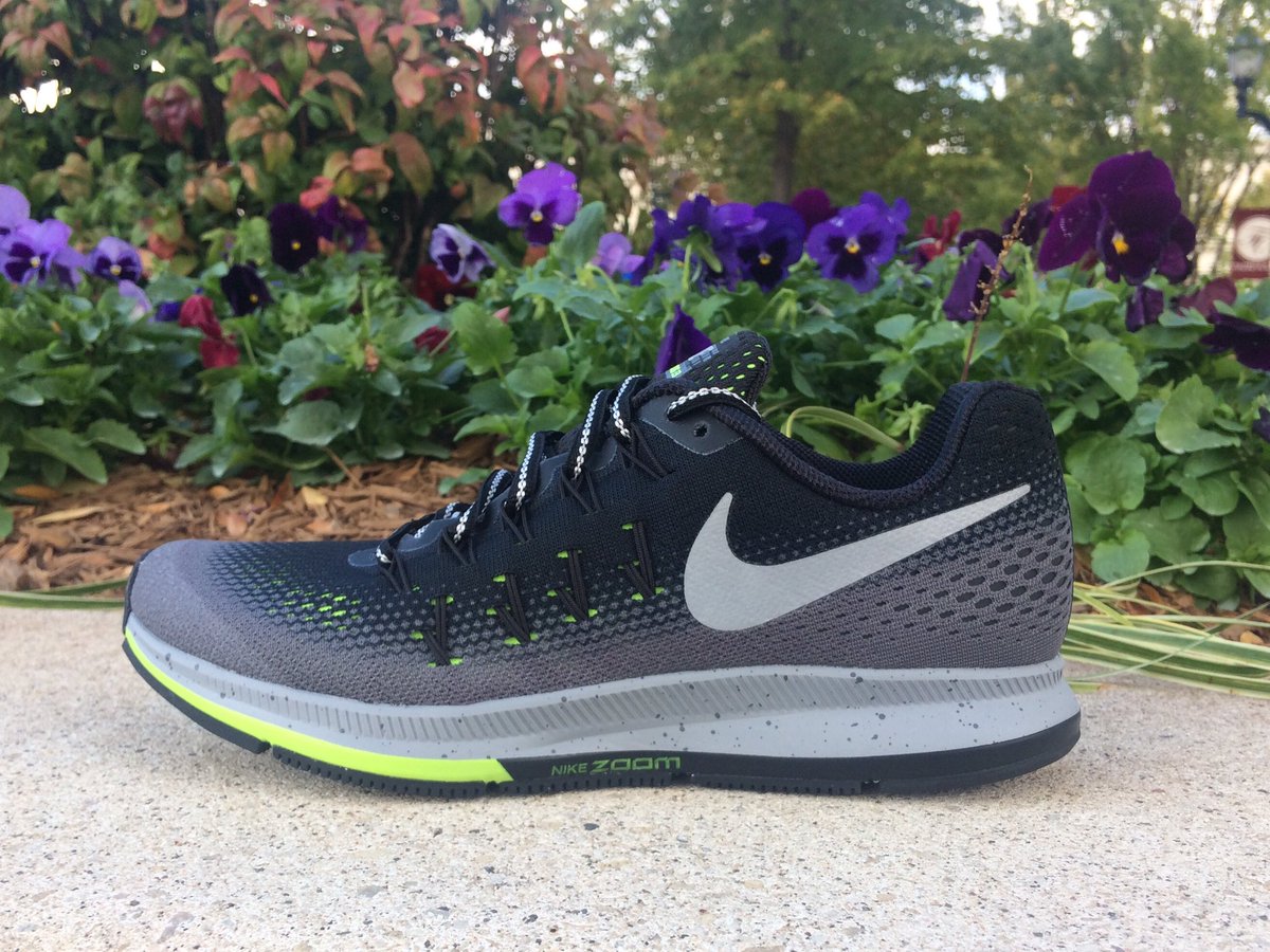 PRRunning's tweet image. The @NikeRunning Shield Structure, Pegasus &amp;amp; LunarGlide are now available in stores. 

Dry warmth. Consistent fit. #NikeShield #rundc