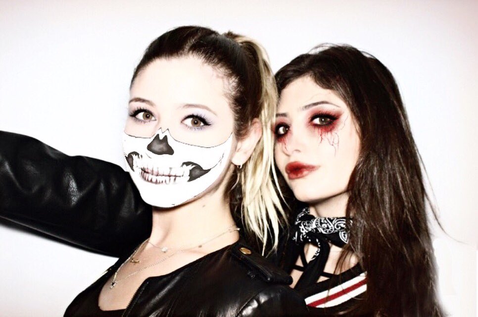 alexandrarose31's tweet photo. Halloween looks are out on @makeupplusapp 🎃 https://t.co/8j273h9FxL