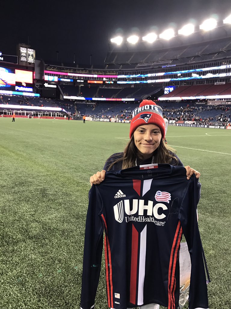 jcosta1968's tweet photo. Thank you @Krowe210 for making my daughters day yesterday. What a surprise not only to come to the pitch but meeting her favorite player. https://t.co/NdoqSBaRIn