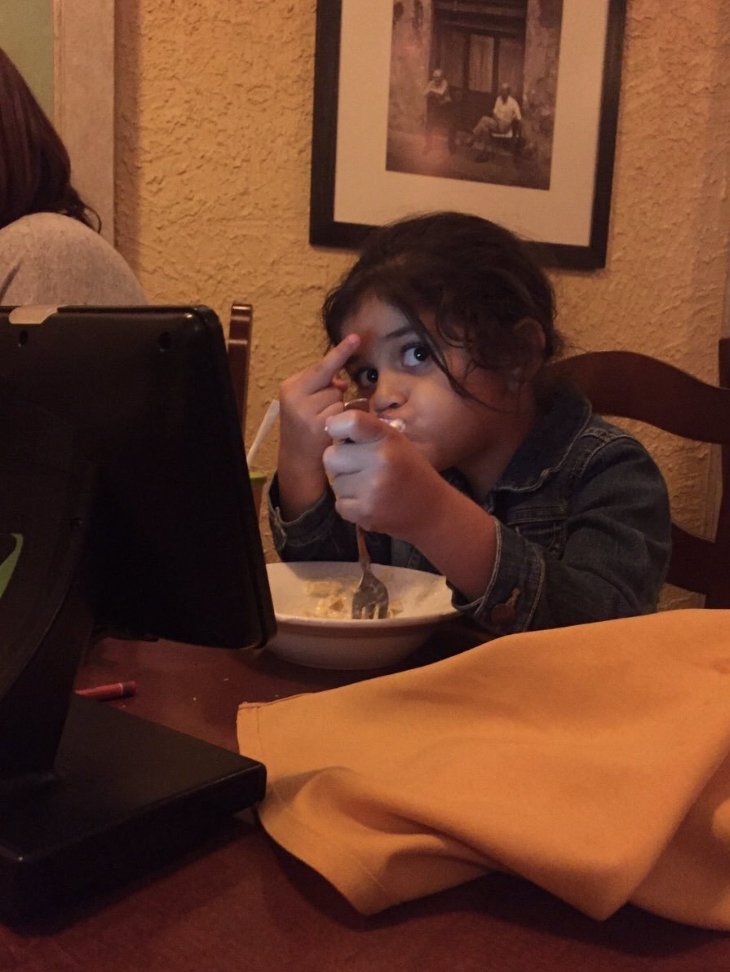 “otra vez comiendo?” 

yo: