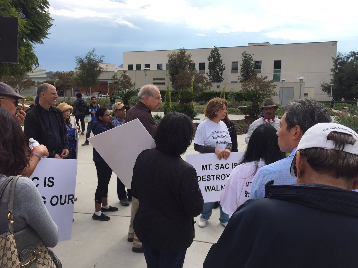 psyriin's tweet photo. .@SAConScene Small protest @ Founders Hall in Mt. Sac over the planned solar panels. Protesters looking for student involvement. #SOSWALNUT https://t.co/QURAgbgnnU