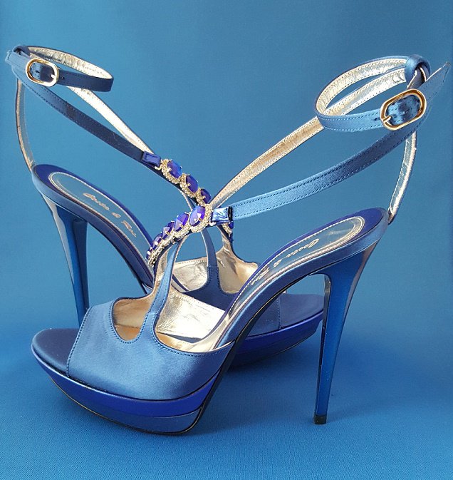 ellencostaros's tweet photo. Raso Bluet, Hak: 13cm, platau: 3cm #italiaanseschoenen #echtleer #MadeinItaly #handgemaakt #damesschoenen https://t.co/qXRhV0OQsn