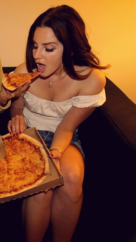 Missdelrey on Twitter: "Lana eating pizza backstage at the Bråvalla  Festival in Sweden. (June 26, 2014) https://t.co/Qlw60bbwXF" / Twitter