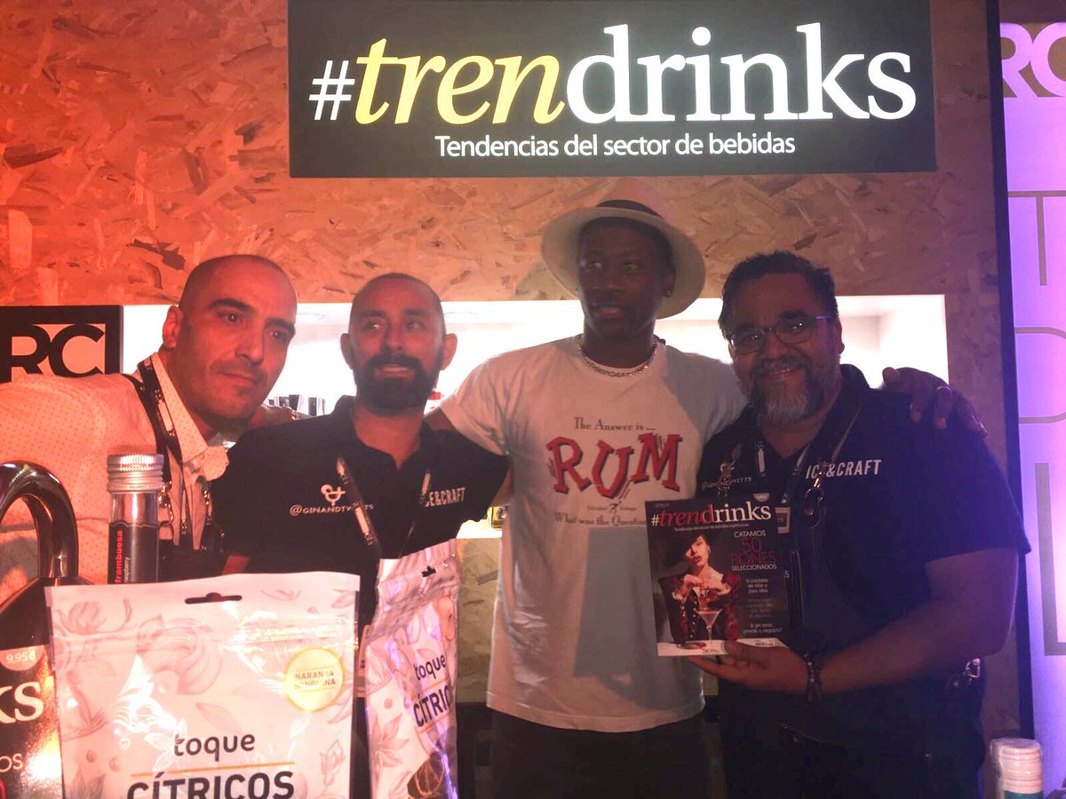 Brandtendersnew's tweet photo. Grandes personajes están pasando por el stand de #trendrinks como Ian Burrell,Scotty Shuder,Salvatore Calabrese,...👏🏼👏🏼 en #bcr16 https://t.co/h8D5PJtcqG