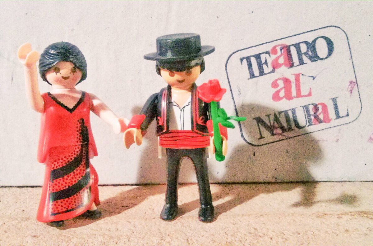 CasaLaTeatro's tweet photo. Estos personajes nos acompañan desde hace tiempo en @CasaLaTeatro #ArteenTriana #Sevilla #gymkhana #ClickGo #Playmoferia2016 https://t.co/u7bUmZRyv3