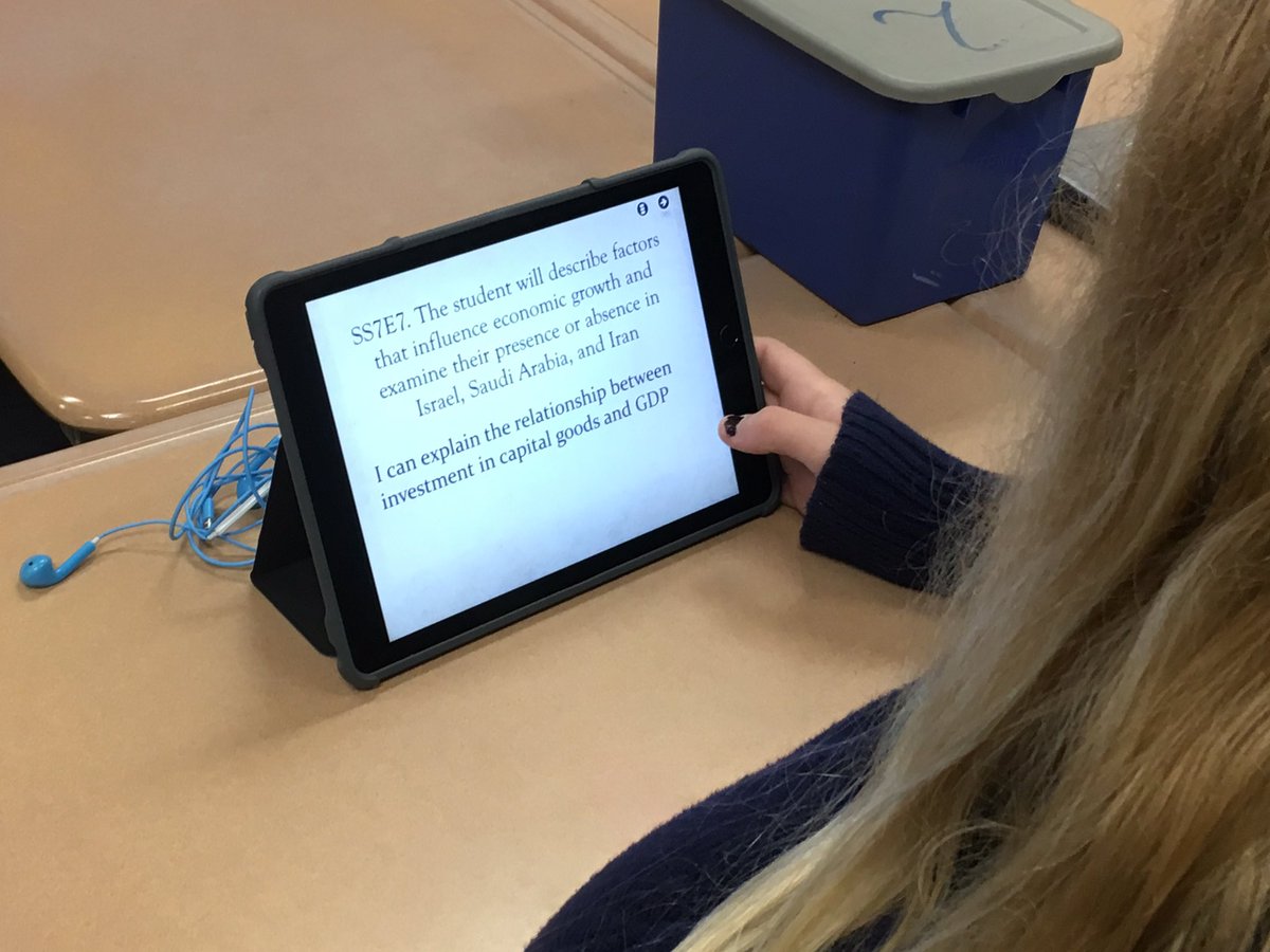 MrsProbstLFMS's tweet image. Students learn individually with the near pod app.  #LCSSSocStudApp