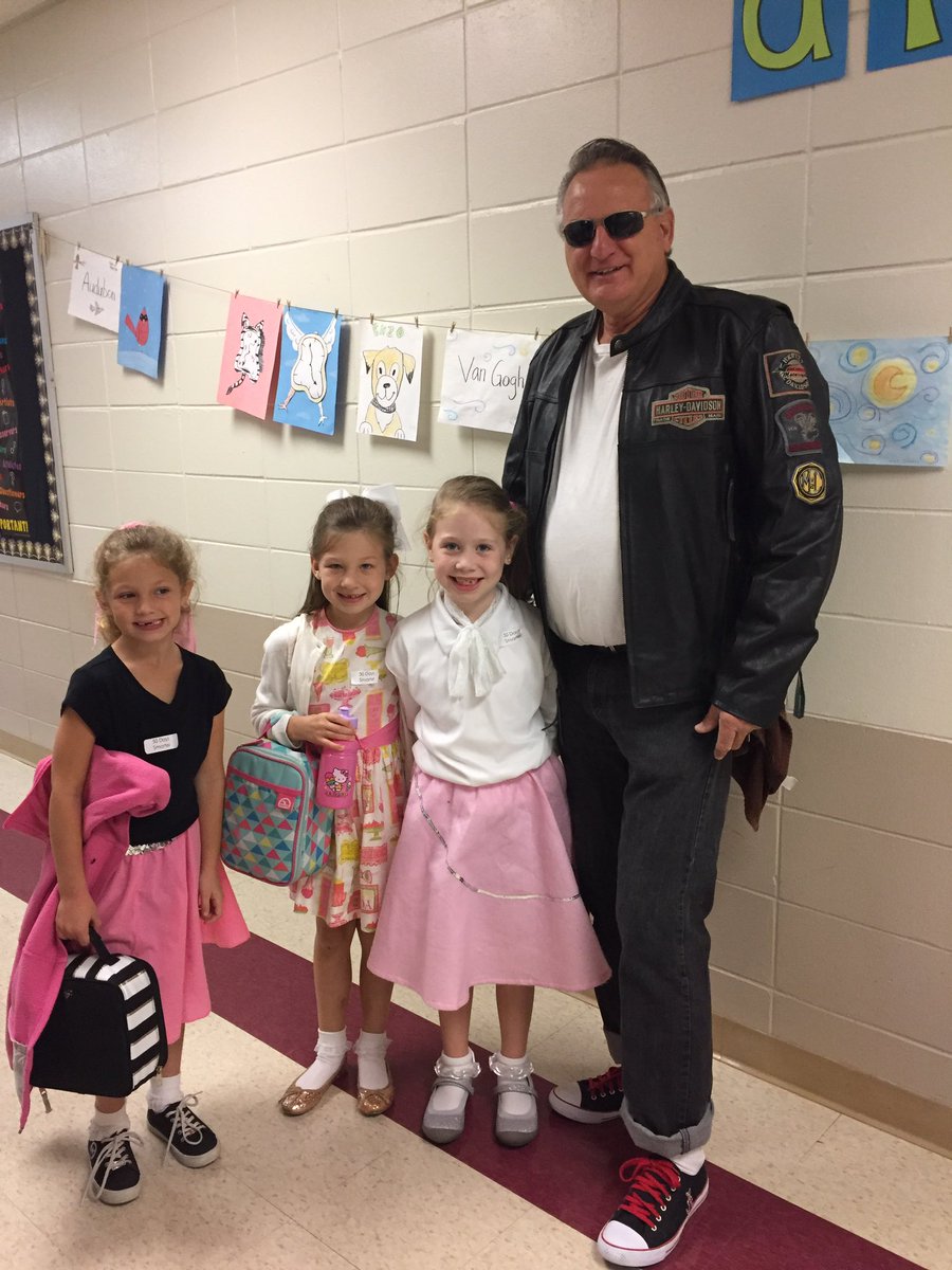 llamaclass's tweet photo. Mr. Crumbley is rockin' to the 50s! @cullmanprimary #llamaclass https://t.co/eCuCMYsgGD
