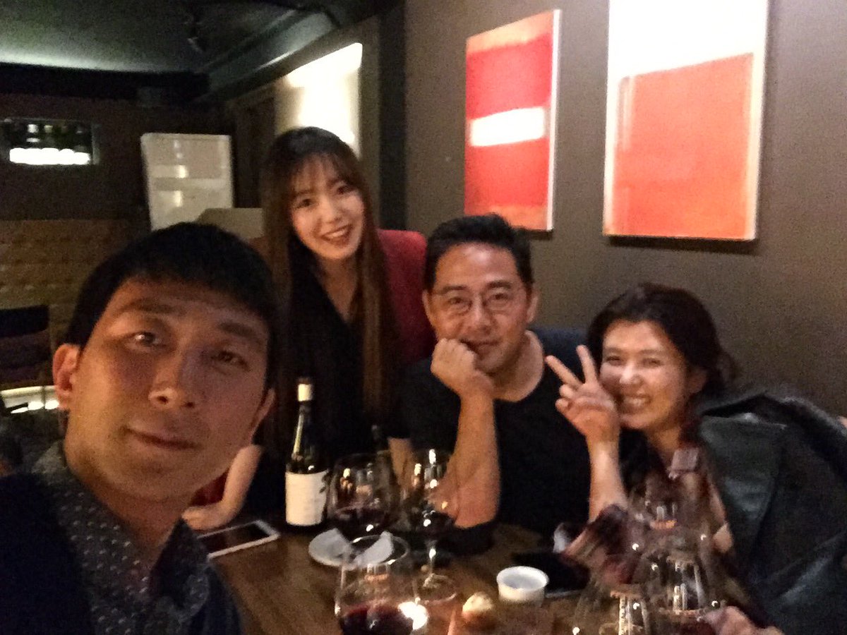 비오는 밤 오랜만 옛 친구와. 시간 흘러도 오랜동안 소원했어도 어제 만난 친구마냥 편히보니 좋다