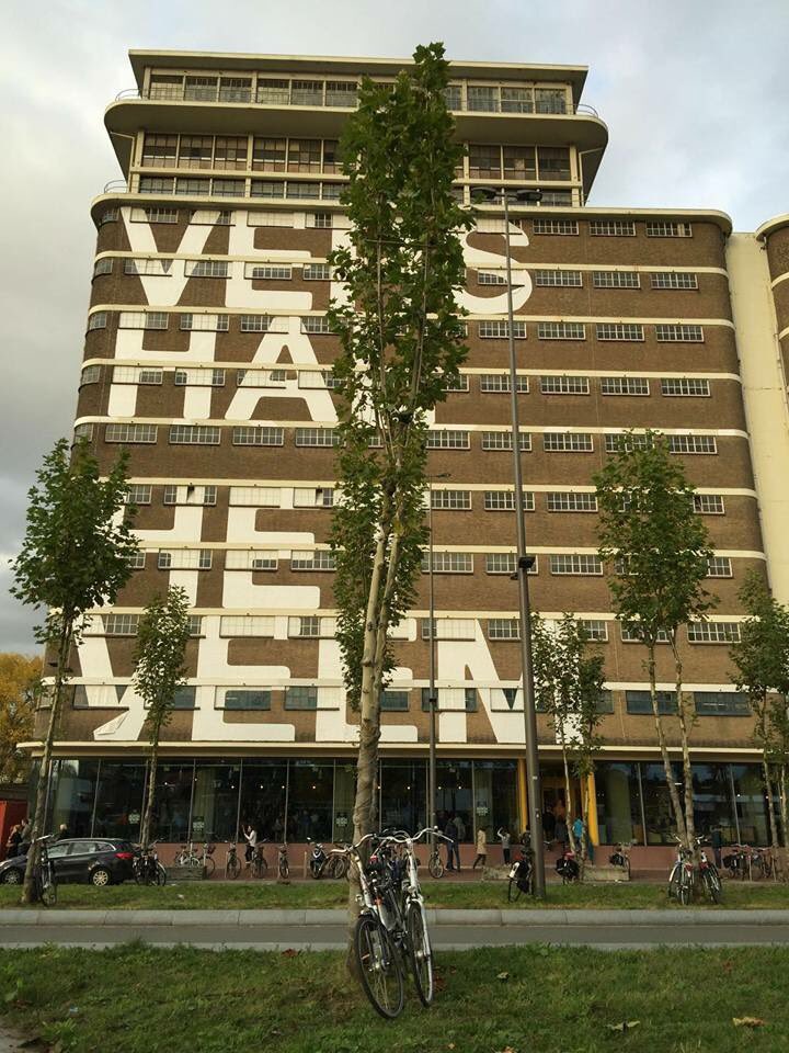 VershalHetVeem's tweet photo. Elke dag een talkshow 'Broodje met' een bekende ontwerper in de Vershal om 12.30 uur https://t.co/j5GDicF5mu #strijps @SintLucas https://t.co/Fo80ViPyFq