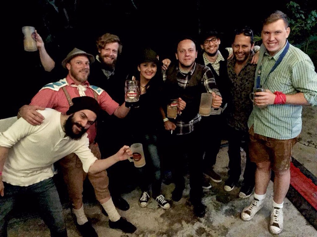 irakan86's tweet photo. Todos bebiendo #benitz en el #oktoberfestcoloniatovar  gracias a #gaélica 🍻🇩🇪❤️ https://t.co/6xyYUilkTH