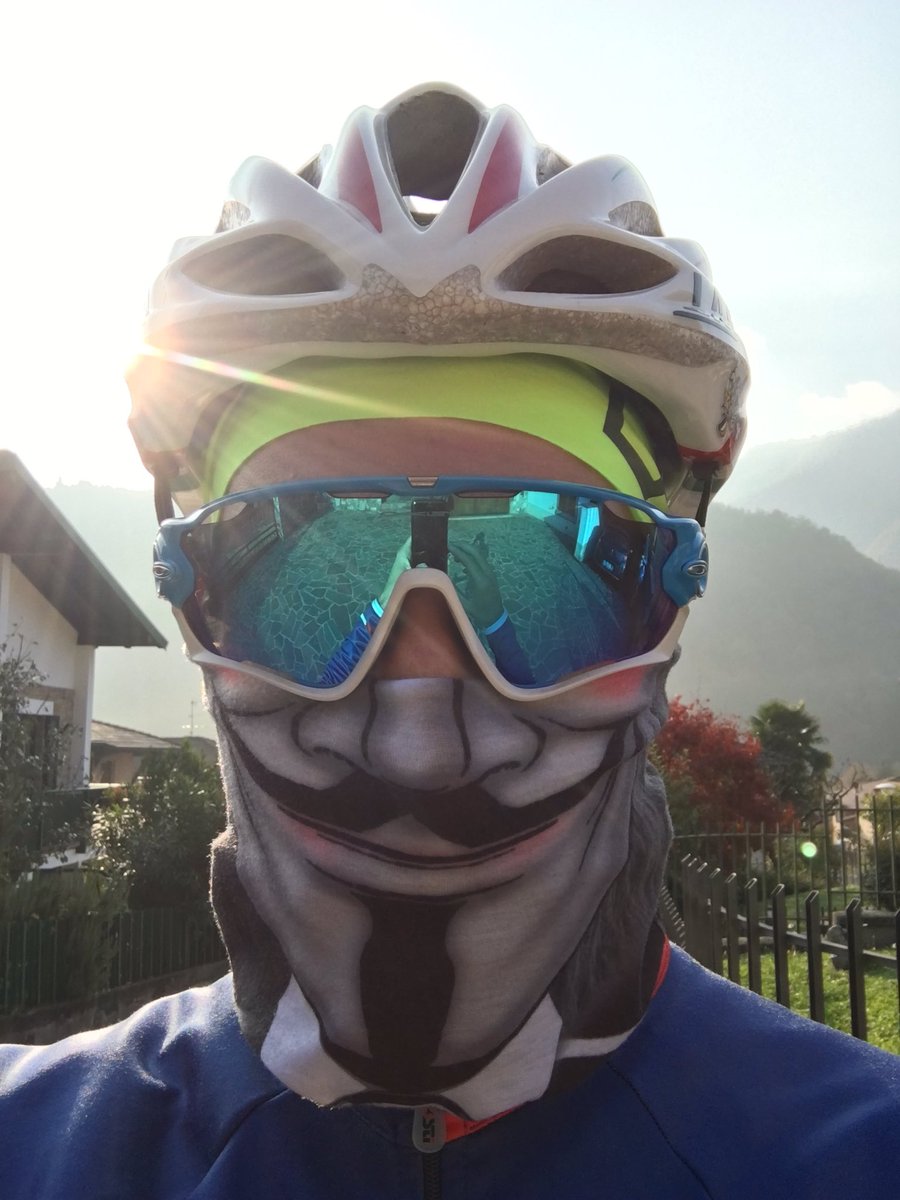 Il freddo è arrivato !!! #bike #allenamenti #faisulserio?#OAKLEY #🚵#🤘🏻