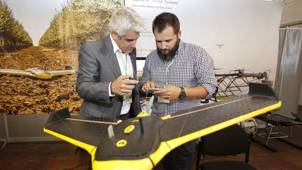 abccordoba's tweet photo. Agricultores y ganaderos con drones, GPS y banda ancha en Córdoba https://t.co/3CDb7wwinP https://t.co/YDvLyLW0sH