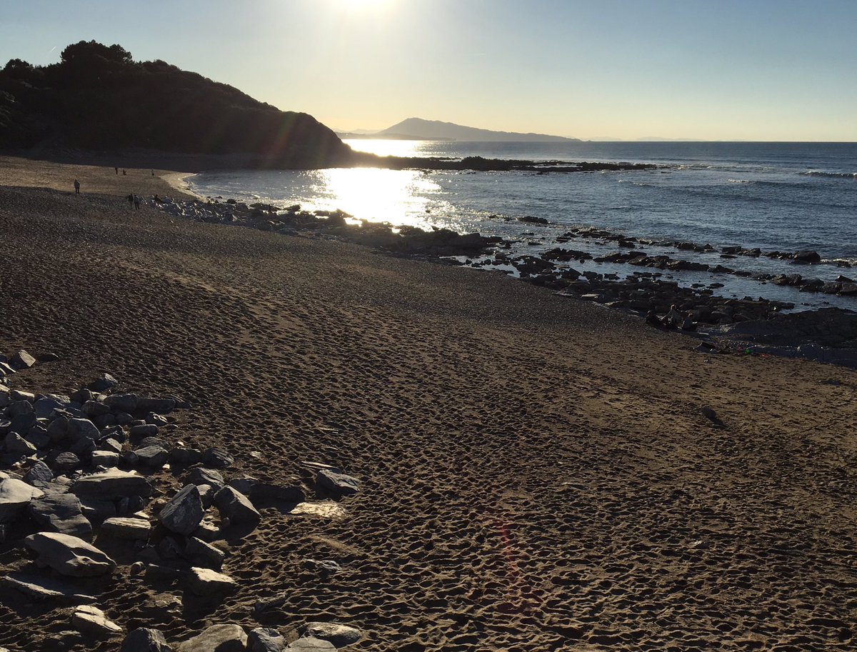 BixeLizarazu's tweet photo. Après un week-end 100% foot , retour maison, journée de surf dingue et finir par cette lumière magique en fin de journée...👍 https://t.co/f1FKvKvMp7