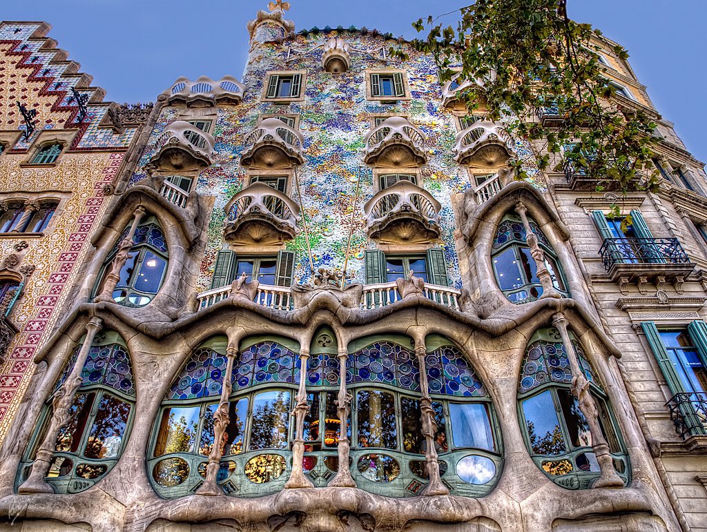 #Barcellona: il riciclo creativo di Gaudí thesignofcolor.com/barcellona-ant…
