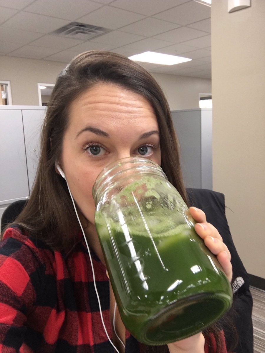 Mari3Mari's tweet photo. Kale, celery, cucumber &amp; ginger #yum #veggieselfie @BWELLatCWELL https://t.co/aVAUUHAUDz