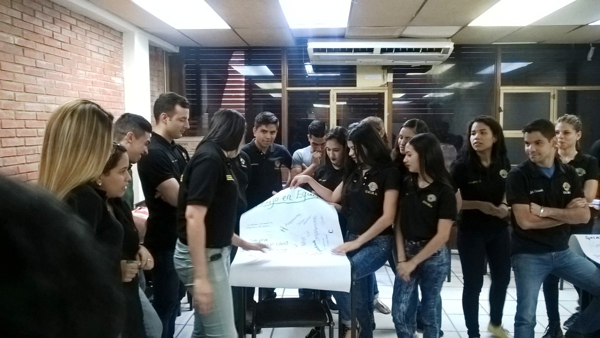 marijo2901's tweet photo. #ServicioComunitarioFACESUGMA. Capacitando a nuestro futuros profesionales. #Trabajoenequipo #Liderazgo #Motivacion @UgmistasPZO https://t.co/6QhbVtjZwY